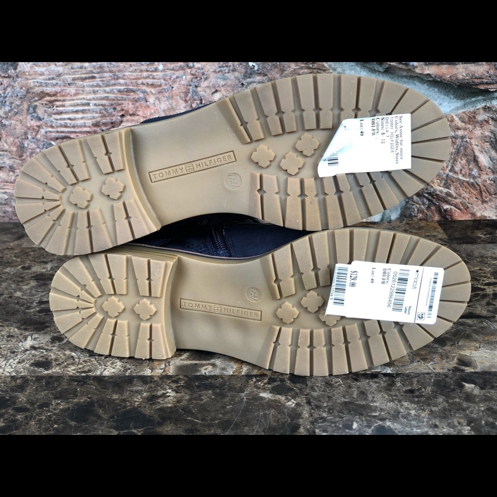 NEW Tommy Hilfiger Women's Onella Booties - Picture 10 of 11